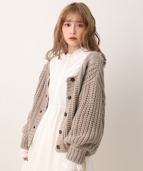 one after another NICE CLAUP（ワンアフターアナザーナイスクラップ）の「ケーブルニットカーディガン（カーディガン/ボレロ・レディース・ベージュ/アイボリー/ピンク系その他/ボルドー/ブラック・FREE）」の3枚目の写真