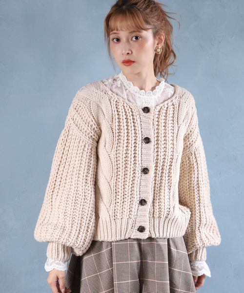 one after another NICE CLAUP（ワンアフターアナザーナイスクラップ）の「ケーブルニットカーディガン（カーディガン/ボレロ・レディース・ベージュ/アイボリー/ピンク系その他/ボルドー/ブラック・FREE）」の2枚目の写真