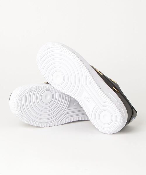 NIKE（ナイキ）の「NIKE ナイキ W AIRFORCE 1 '07 LX エアフォース１ '07LX WCT1990 001BLK/BLK（スニーカー・レディース・ブラック・22.5cm/23.5cm/24.5cm/25.5cm/26.5cm/27.0cm/28.0cm/27.5cm/22.0cm/23.0cm/24.0cm/25.0cm/26.0cm）」の3枚目の写真