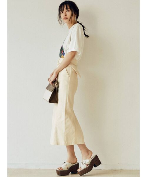 MURUA（ムルーア）の「スリムステッチペンシルスカート（スカート・レディース・アイボリー/ブラック/オレンジ・1/2）」の6枚目の写真