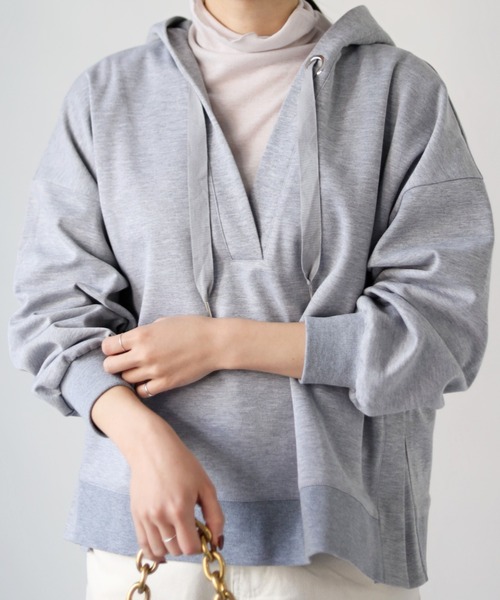 each（イーチ）の「Ｖネックパーカー（Tシャツ/カットソー・レディース・ホワイト/ベージュ/グレー・MEDIUM）」の3枚目の写真