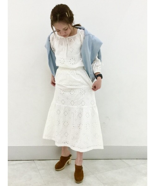 GAP（ギャップ）の「アイレット ミディスカート（スカート・レディース・ホワイト/ブラック/ブルー・M/XXS/L/XS/S）」の4枚目の写真