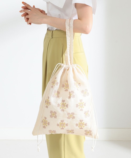 Ray BEAMS（レイビームス）の「Ray BEAMS / チュール 刺繍 巾着 トートバッグ（トートバッグ・レディース・ブラック/オフホワイト・ONE SIZE）」の2枚目の写真