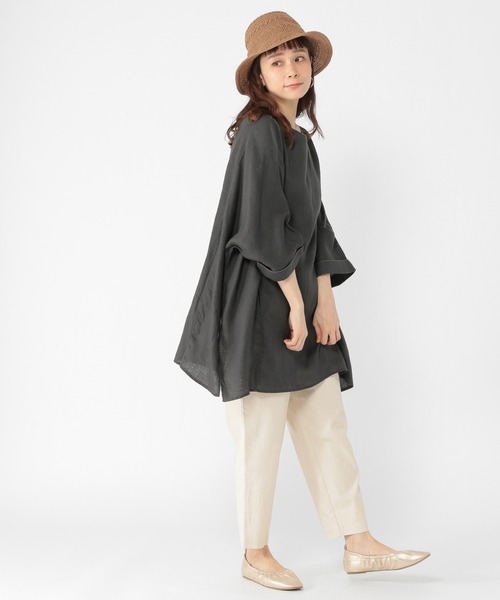 studio CLIP（スタディオクリップ）の「【キナリノ掲載商品】リネン100ポンチョ風チュニックワンピース（ワンピース・レディース・グリーン/アイボリー/スモーク・FREE）」の4枚目の写真