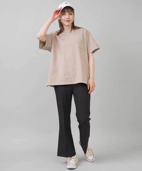 SPINNS（スピンズ）の「USAコットン素材 ポケット半袖Tシャツ（Tシャツ/カットソー・レディース・オフホワイト/グレイッシュベージュ/パープル/ブラウン/チャコール/ブラック・ONESIZE）」の14枚目の写真