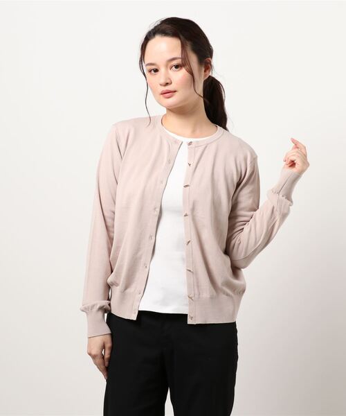 Te chichi(テチチ)の「Tバー釦クルーネックカーディガン(カーディガン/ボレロ・レディース・ブラック/オフホワイト/シルバー/オレンジ/モカ・フリ-)」の3枚目の写真