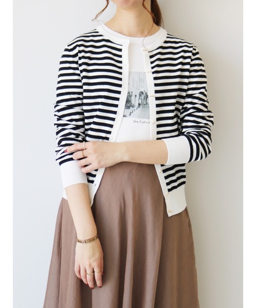 Te chichi(テチチ)の「Tバー釦クルーネックカーディガン(カーディガン/ボレロ・レディース・ブラック/オフホワイト/シルバー/オレンジ/モカ・フリ-)」の1枚目の写真