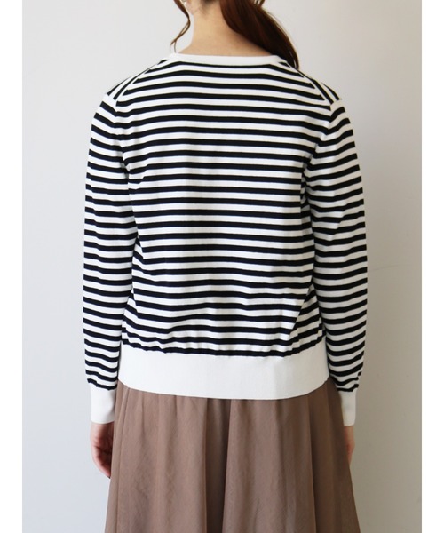 Te chichi(テチチ)の「Tバー釦クルーネックカーディガン(カーディガン/ボレロ・レディース・ブラック/オフホワイト/シルバー/オレンジ/モカ・フリ-)」の9枚目の写真