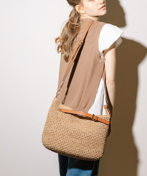 UNBILLION（アンビリオン）の「カシュカシュ cachecache / ベルトハンドル2way手編みショルダーバッグ（かごバッグ・レディース・ブラウン/ブラック/グレー/レオパード・FREE）」の4枚目の写真