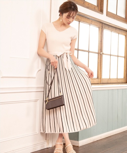 WILLSELECTION（ウィルセレクション）の「バイカラーストライプニットワンピース（ワンピース・レディース・ライトベージュ/ボルドー/ブラック・MEDIUM）」の6枚目の写真