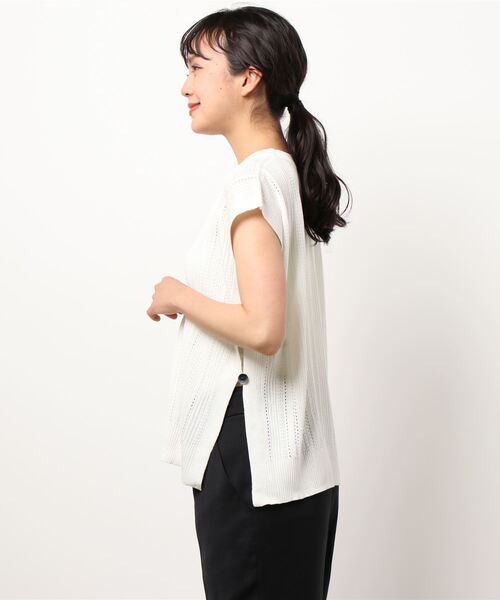 Te chichi(テチチ)の「麻タッチ透かし編みサイド釦プルオーバー(ニット/セーター・レディース・ネイビー/オフホワイト/モカ・フリ-)」の4枚目の写真