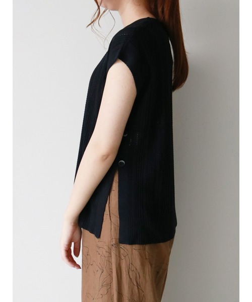 Te chichi(テチチ)の「麻タッチ透かし編みサイド釦プルオーバー(ニット/セーター・レディース・ネイビー/オフホワイト/モカ・フリ-)」の6枚目の写真