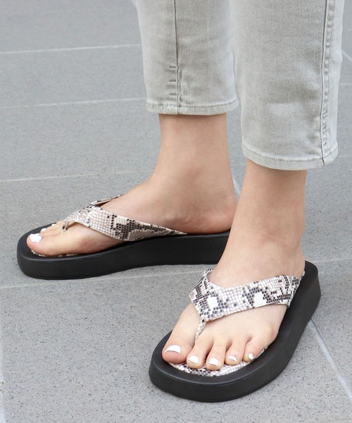 LibertyDoll（リバティードール）の「Liberty doll / スクエアトングボリュームソールサンダル　厚底スライドサンダル　ワンマイルサンダル(4123)（サンダル・レディース・ホワイト/ブラック/パイソン/ホワイト系その他/モカ/ブラウン・S/M/L/LL）」の6枚目の写真