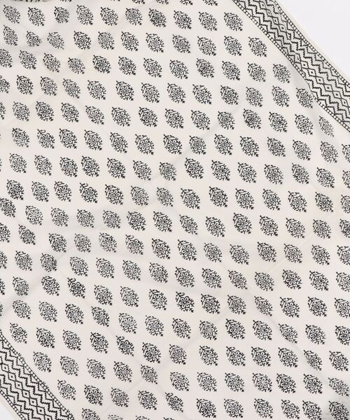 LE VERNIS（ル・ベルニ）の「LE VERNIS（ル・ベルニ）タイルモチーフスカーフ SCARF（バンダナ/スカーフ・レディース・その他・FREE）」の2枚目の写真