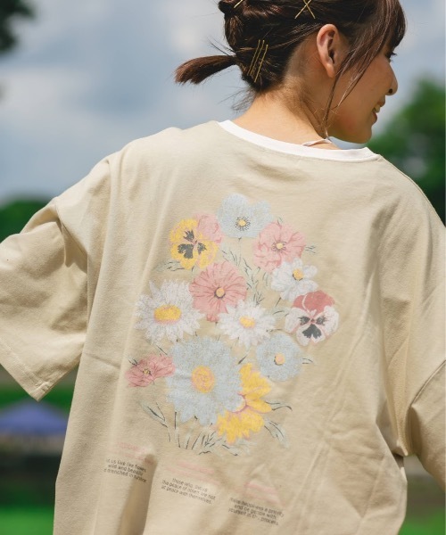 nemne store(ネンネストア)の「押し花にするリンガー花プリントT(Tシャツ/カットソー・レディース・ベージュ/オフホワイト/オートミール・フリー)」の8枚目の写真