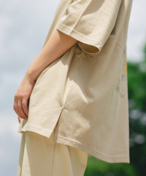 nemne store(ネンネストア)の「押し花にするリンガー花プリントT(Tシャツ/カットソー・レディース・ベージュ/オフホワイト/オートミール・フリー)」の10枚目の写真