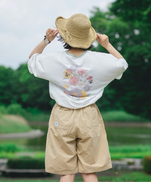 nemne store(ネンネストア)の「押し花にするリンガー花プリントT(Tシャツ/カットソー・レディース・ベージュ/オフホワイト/オートミール・フリー)」の11枚目の写真