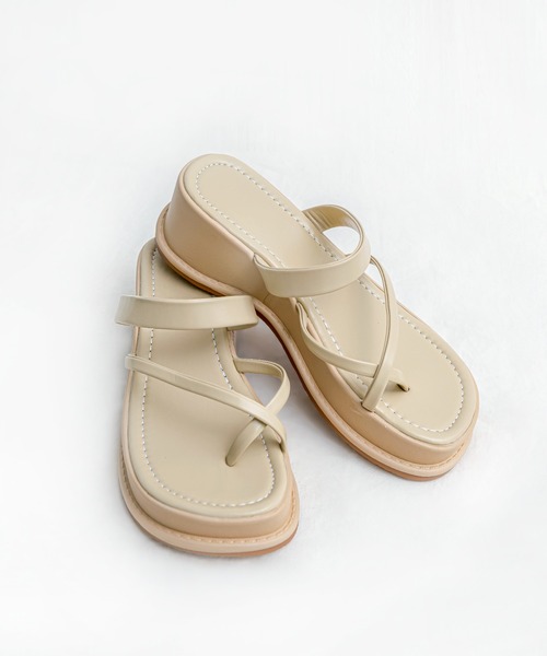 UNE MANSION（ユヌマンション）の「軽量プラットフォームトングサンダル（スリッポン・レディース・ブラック/ベージュ・23.0cm/24.0cm/25.0cm）」の3枚目の写真