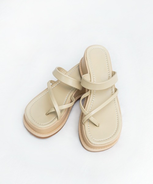 UNE MANSION（ユヌマンション）の「軽量プラットフォームトングサンダル（スリッポン・レディース・ブラック/ベージュ・23.0cm/24.0cm/25.0cm）」の5枚目の写真