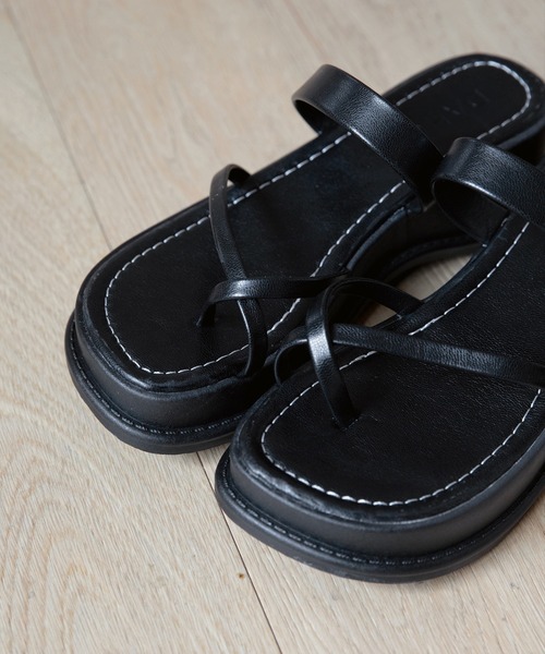 UNE MANSION（ユヌマンション）の「軽量プラットフォームトングサンダル（スリッポン・レディース・ブラック/ベージュ・23.0cm/24.0cm/25.0cm）」の8枚目の写真