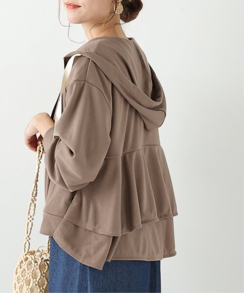 frames RAY CASSIN（フレームスレイカズン）の「バックティアードパーカー（パーカー・レディース・ブルー/モカ/スミクロ・FREE）」の3枚目の写真