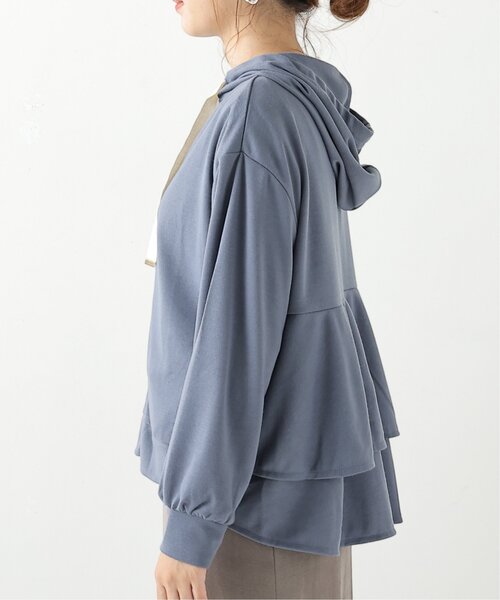 frames RAY CASSIN（フレームスレイカズン）の「バックティアードパーカー（パーカー・レディース・ブルー/モカ/スミクロ・FREE）」の7枚目の写真