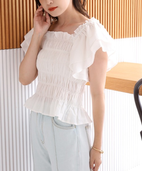 one after another NICE CLAUP（ワンアフターアナザーナイスクラップ）の「シャーリングフレアブラウス（シャツ/ブラウス・レディース・ブラック/ベージュ/オフホワイト/オレンジ・FREE）」の2枚目の写真