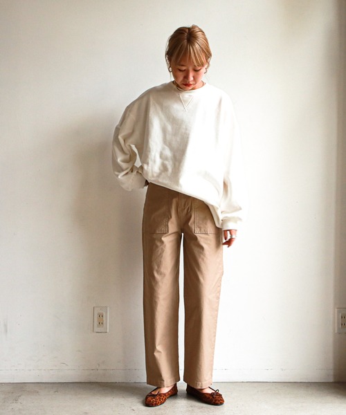 feepur（フェピュール）の「シンプルBIGスウェット（スウェット・レディース・オフホワイト/チャコールグレー/ピンク/ネイビー/杢グレー・MEDIUM）」の15枚目の写真