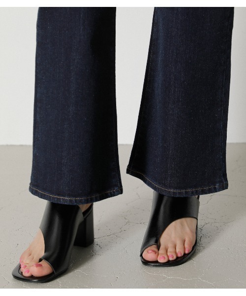 AZUL by moussy(アズールバイマウジー)の「HIGH WAIST DENIM FLARE /ハイウエストデニムフレア(デニムパンツ・レディース・ダークブルー/ワンウォッシュ・X-SMALL/SMALL/LARGE/MEDIUM)」の20枚目の写真