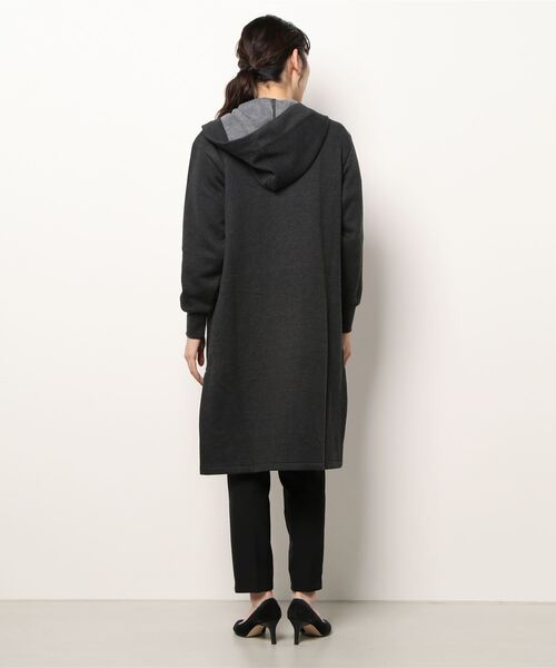 Q（キュー）の「裏毛ロングパーカー（パーカー・レディース・チャコールグレー/ベージュ・MEDIUM）」の4枚目の写真