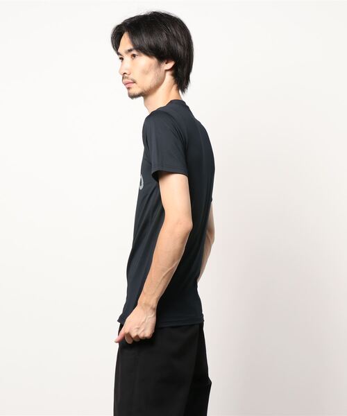 UMBRO(アンブロ)の「【UMBRO】 クルーネックTシャツ 〈吸汗速乾〉(Tシャツ/カットソー・メンズ・レッド/ブラック/ネイビー・LARGE/MEDIUM)」の4枚目の写真
