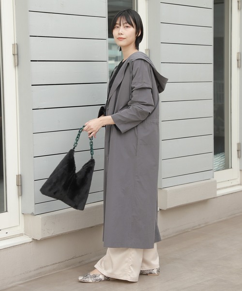 LAKOLE（ラコレ）の「TCピーチフーデッドコート / 228144（ステンカラーコート・レディース・アッシュグレー/ライトベージュ/ターメリック・SMALL/MEDIUM）」の2枚目の写真