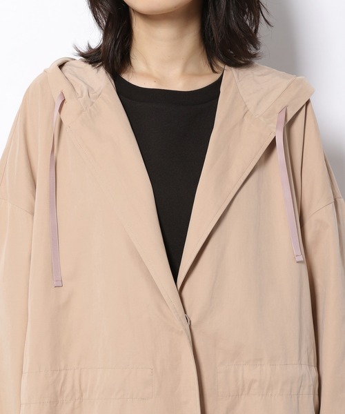 LAKOLE（ラコレ）の「TCピーチフーデッドコート / 228144（ステンカラーコート・レディース・アッシュグレー/ライトベージュ/ターメリック・SMALL/MEDIUM）」の22枚目の写真