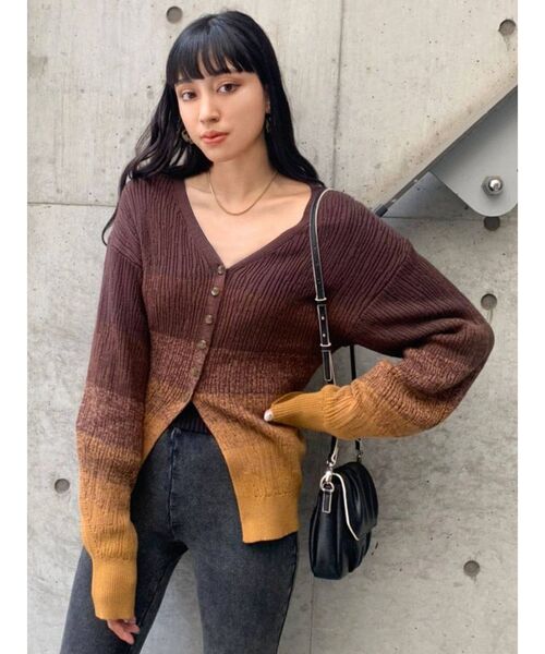 EMODA(エモダ)の「グラデーションリブニットカーディガン(カーディガン/ボレロ・レディース・ブラック/ブラウン/アイボリー・FREE)」の11枚目の写真