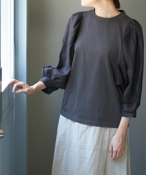 note et silence (ノートエシロンス)の「▲【AMB100貨】USAコットン×リネン ギャザースリーブプルオーバー(Tシャツ/カットソー・レディース・ホワイト/チャコールグレー/ピンク・FREE)」の2枚目の写真