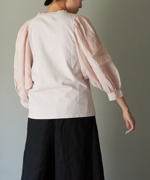 note et silence (ノートエシロンス)の「▲【AMB100貨】USAコットン×リネン ギャザースリーブプルオーバー(Tシャツ/カットソー・レディース・ホワイト/チャコールグレー/ピンク・FREE)」の4枚目の写真