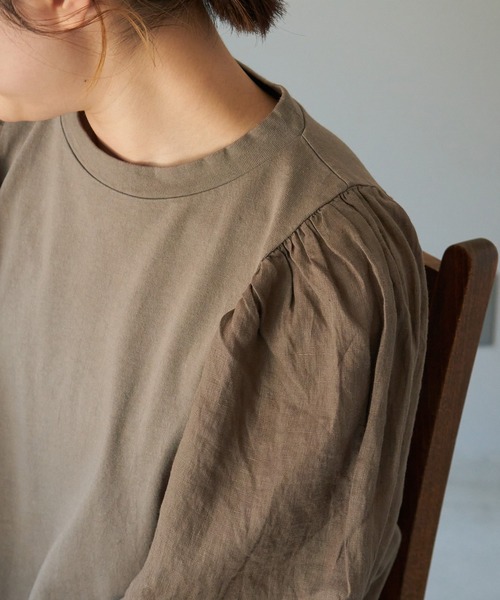 note et silence (ノートエシロンス)の「▲【AMB100貨】USAコットン×リネン ギャザースリーブプルオーバー(Tシャツ/カットソー・レディース・ホワイト/チャコールグレー/ピンク・FREE)」の12枚目の写真