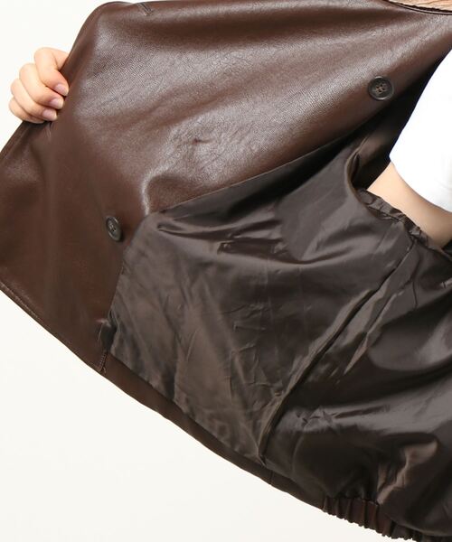 Three Four Time（ｽﾘｰﾌｫｰﾀｲﾑ）の「フェイクレザーショートトレンチジャケット（ブルゾン・レディース・ブラウン・FREE）」の13枚目の写真