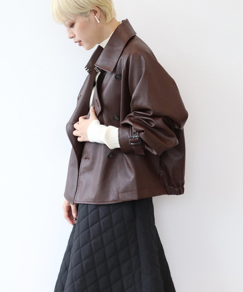 Three Four Time（ｽﾘｰﾌｫｰﾀｲﾑ）の「フェイクレザーショートトレンチジャケット（ブルゾン・レディース・ブラウン・FREE）」の8枚目の写真