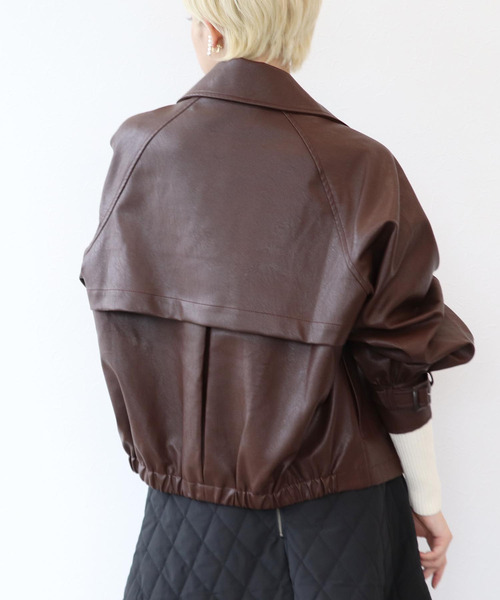Three Four Time（ｽﾘｰﾌｫｰﾀｲﾑ）の「フェイクレザーショートトレンチジャケット（ブルゾン・レディース・ブラウン・FREE）」の9枚目の写真