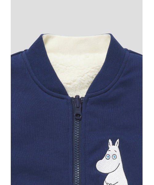 Design Tshirts Store graniph(デザイン ティーシャツ ストア グラニフ)の「ムーミンフレンズとスティンキー(ムーミン)|コラボベビーリバーシブルボアブルゾン(ブルゾン・キッズ・ネイビー・90)」の3枚目の写真