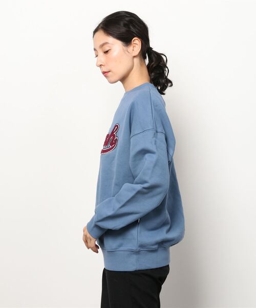 KIRSH(キルシー)の「A'GEM/9 × .kom『KIRSH/キルシー』BASEBALL LOGO SWEATSHIRT/ベースボールロゴ スウェットシャツ(スウェット・レディース・ブラック/インディゴブルー/グレー・FREE)」の4枚目の写真
