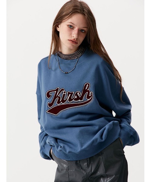 KIRSH(キルシー)の「A'GEM/9 × .kom『KIRSH/キルシー』BASEBALL LOGO SWEATSHIRT/ベースボールロゴ スウェットシャツ(スウェット・レディース・ブラック/インディゴブルー/グレー・FREE)」の1枚目の写真