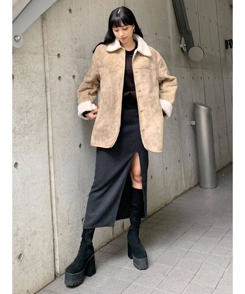 EMODA(エモダ)の「フェイクムートンジャケットコート(ムートンコート・レディース・ブラック/ベージュ・FREE)」の4枚目の写真