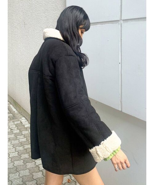 EMODA(エモダ)の「フェイクムートンジャケットコート(ムートンコート・レディース・ブラック/ベージュ・FREE)」の10枚目の写真