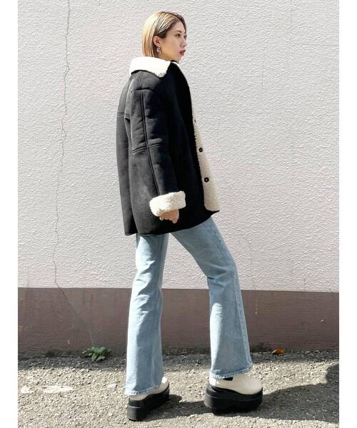 EMODA(エモダ)の「フェイクムートンジャケットコート(ムートンコート・レディース・ブラック/ベージュ・FREE)」の16枚目の写真