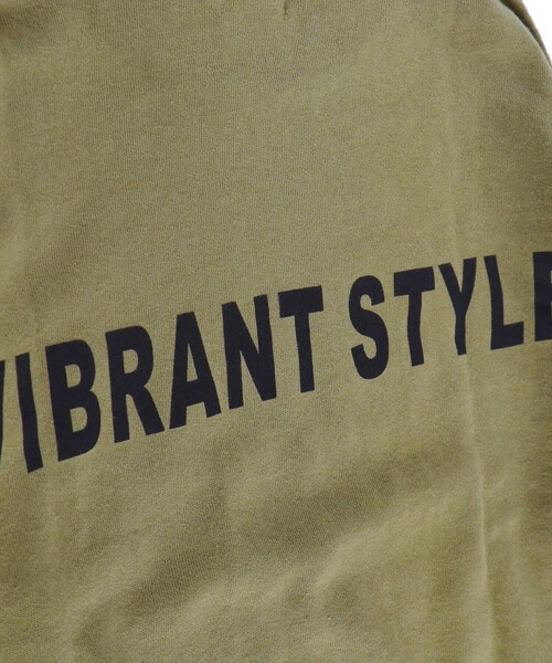 BRANSHES(ブランシェス)の「【ダイナソー&バックロゴ】トレーナー(スウェット・キッズ・ベージュ/ブラック/グリーン・120/130/140/150/90/100/110)」の19枚目の写真