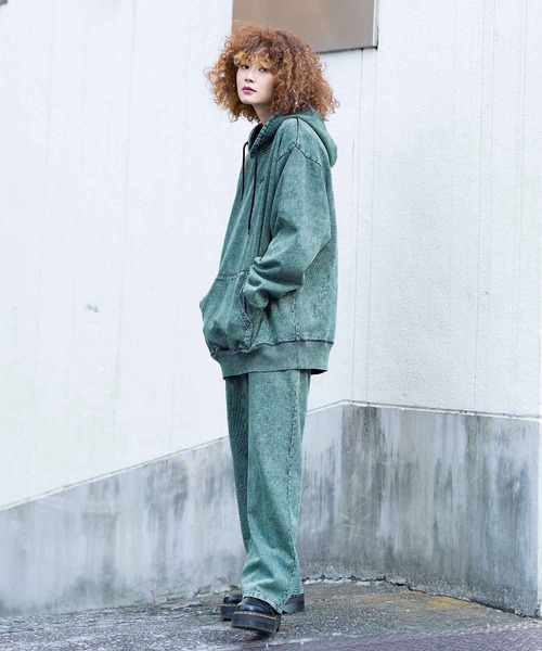 X-girl（エックスガール）の「CHEMICAL WASH BIG SWEAT HOODIE（パーカー・レディース・ピンク/ブラック/グリーン・S/M）」の15枚目の写真