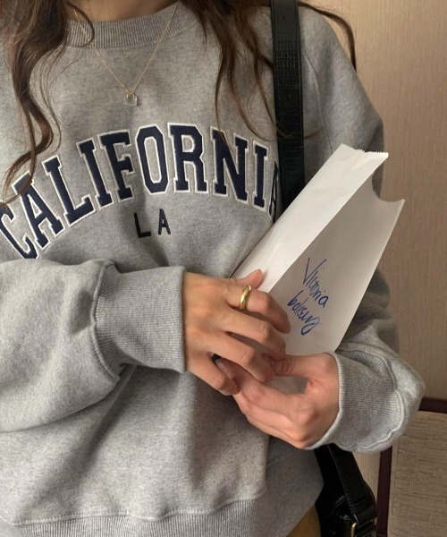 MINS MINIS（ミンスミニス）の「カルフォルニア刺繍ロゴ裏起毛スウェット（スウェット・レディース・ライトグレー/ネイビー/グレー/ワイン・FREE）」の3枚目の写真