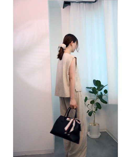 SAISON DE PAPILLON（セゾンドパピヨン）の「（高評価）スカーフ付き2way大容量ハンドバッグ 定番 入学式　卒業式（ハンドバッグ・レディース・ブラック/ブラウン/オフホワイト/グレイッシュベージュ・フリー）」の17枚目の写真